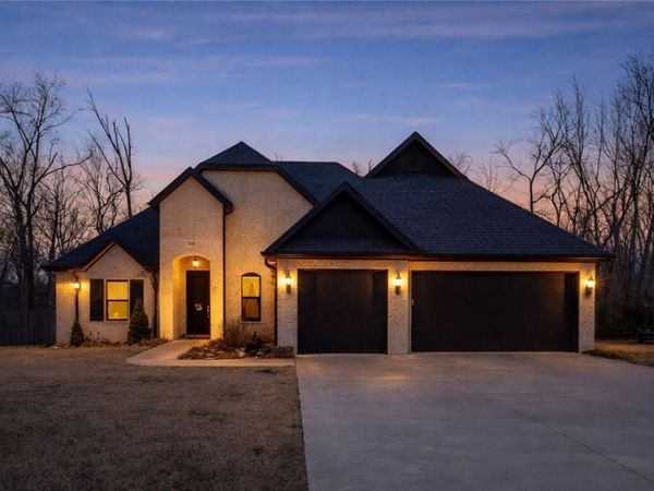 12424 Wildwood Drive, Rogers, AR 72756