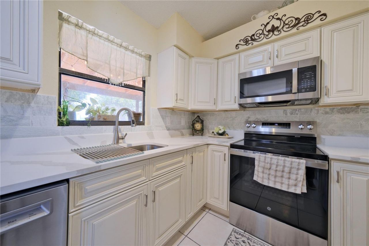 3549 65th Avenue Circle E, Sarasota, FL 34243 Photo