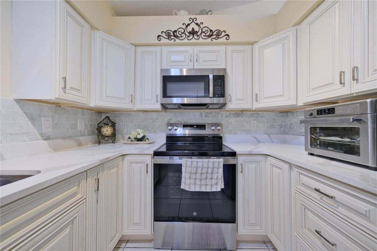 3549 65th Avenue Circle E, Sarasota, FL 34243 Photo