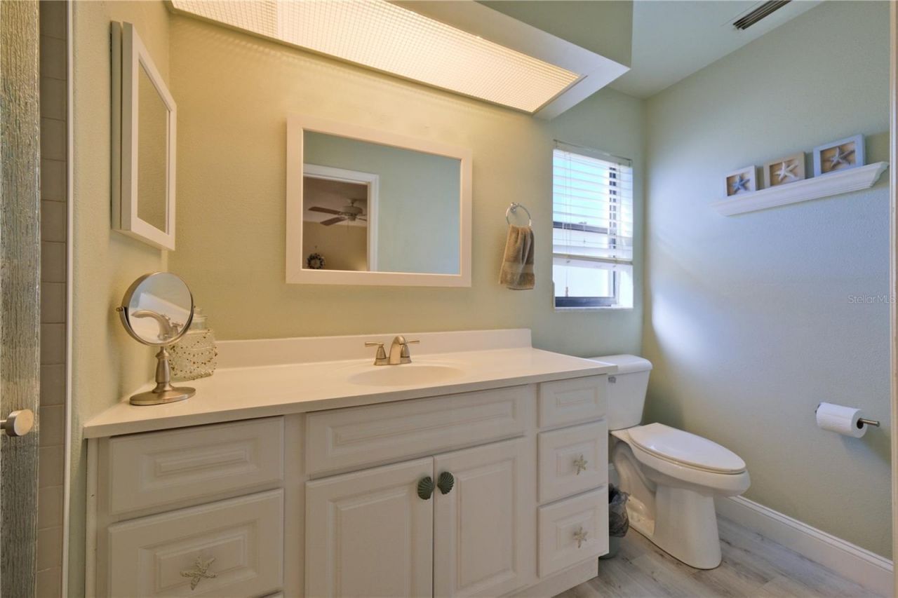 3549 65th Avenue Circle E, Sarasota, FL 34243 Photo