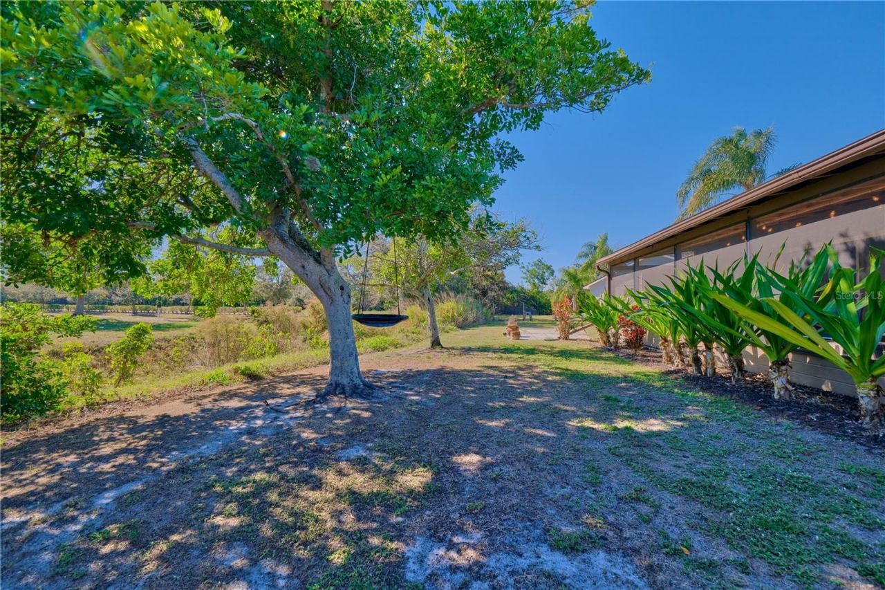 3549 65th Avenue Circle E, Sarasota, FL 34243 Photo