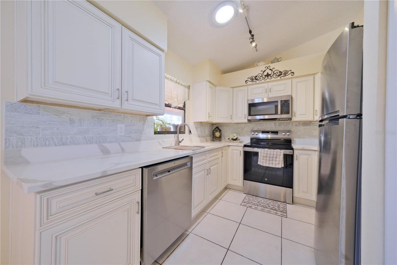 3549 65th Avenue Circle E, Sarasota, FL 34243 Photo