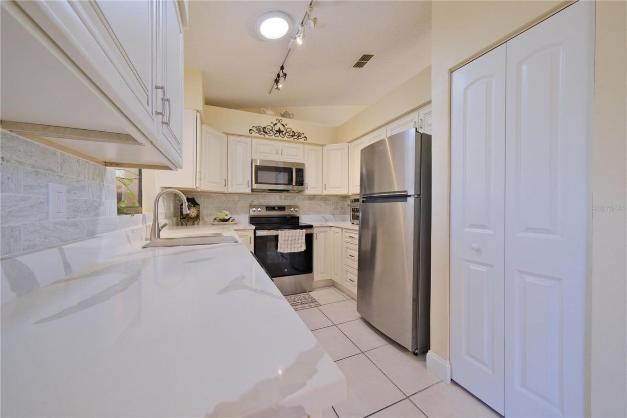 3549 65th Avenue Circle E, Sarasota, FL 34243 Photo