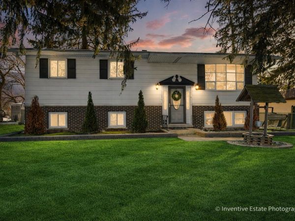 17W645 Lorraine Avenue, Addison, IL 60101