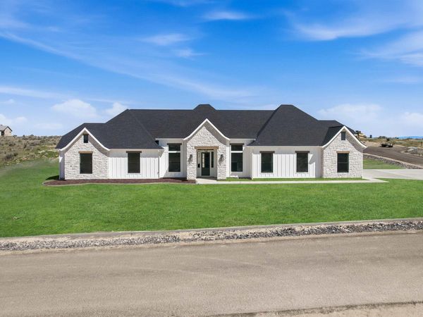 17244 Triple Crown Pl, Caldwell, ID 83607