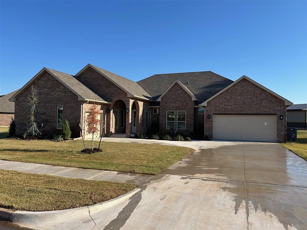 10000 Calypso Way, Yukon, OK 73099 Main Photo