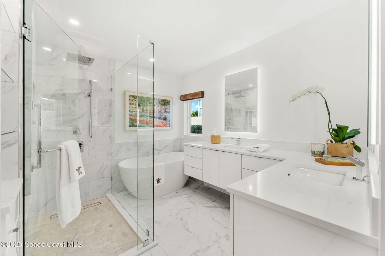 1081 S Atlantic Avenue, Cocoa Beach, FL 32931 Photo