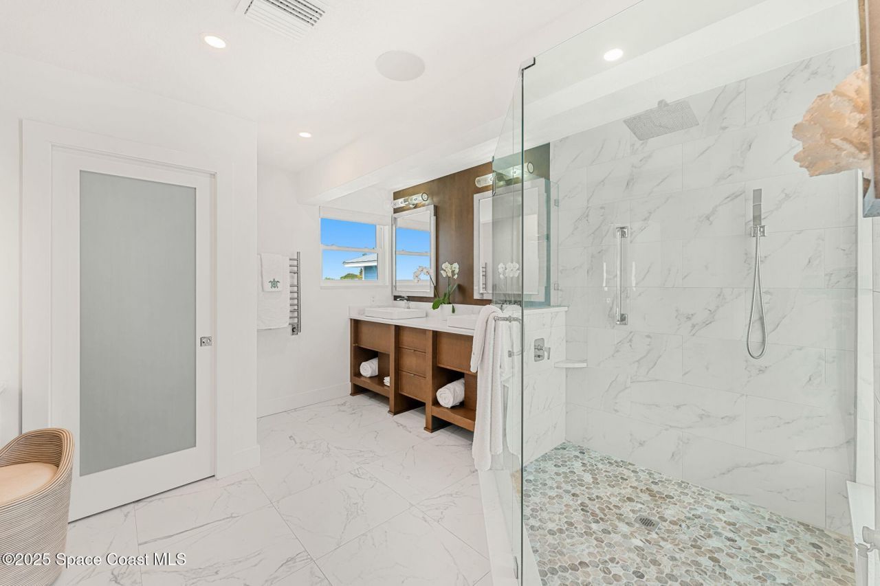 1081 S Atlantic Avenue, Cocoa Beach, FL 32931 Photo