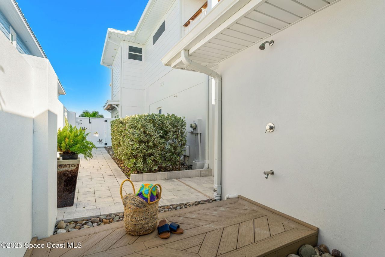 1081 S Atlantic Avenue, Cocoa Beach, FL 32931 Photo