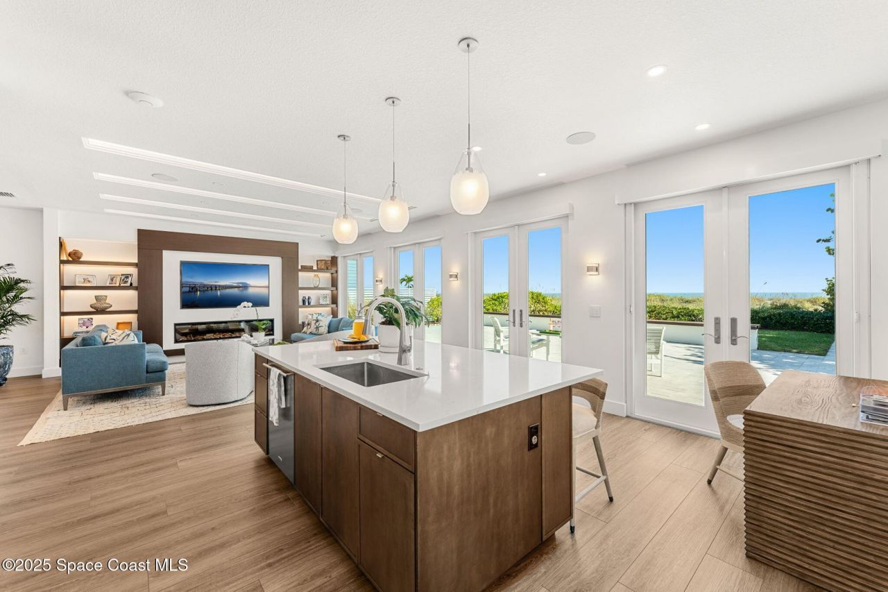 1081 S Atlantic Avenue, Cocoa Beach, FL 32931 Photo