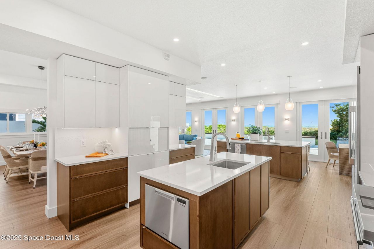 1081 S Atlantic Avenue, Cocoa Beach, FL 32931 Photo