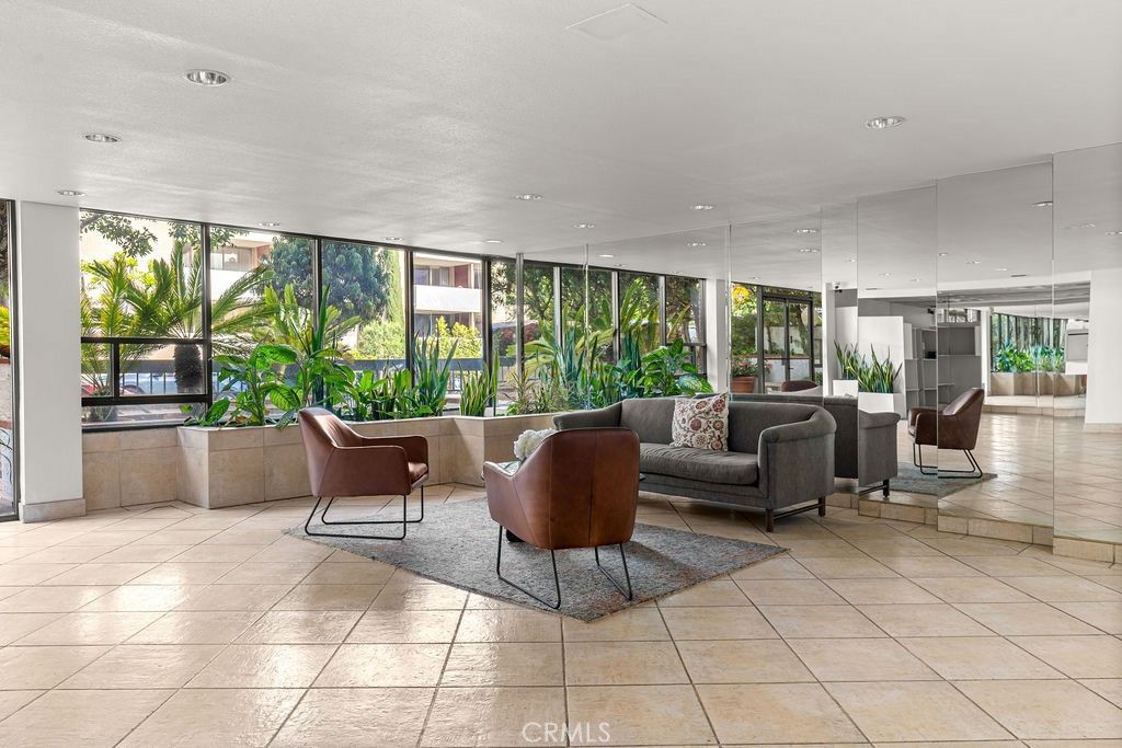 10650 Kinnard, Unit 302, Los Angeles, CA 90024 Main Photo