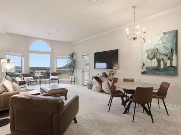 20 E Tapatio Dr, Unit 302, Boerne, TX 78006