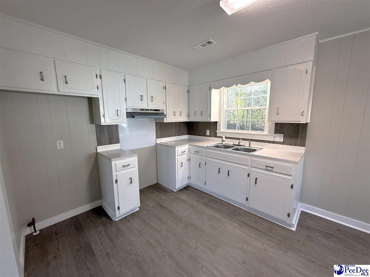 532 Palm Circle Photo 6