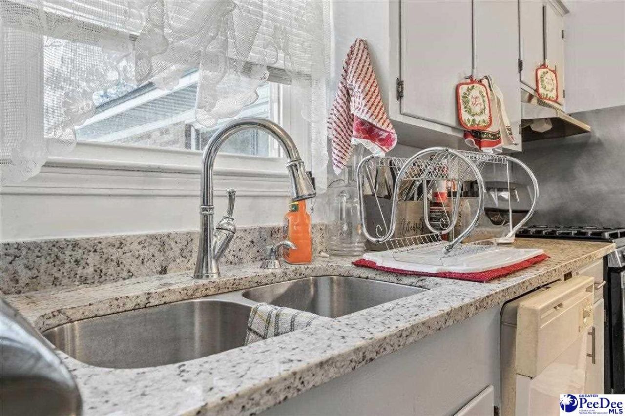 314 Hopkins St Photo 11