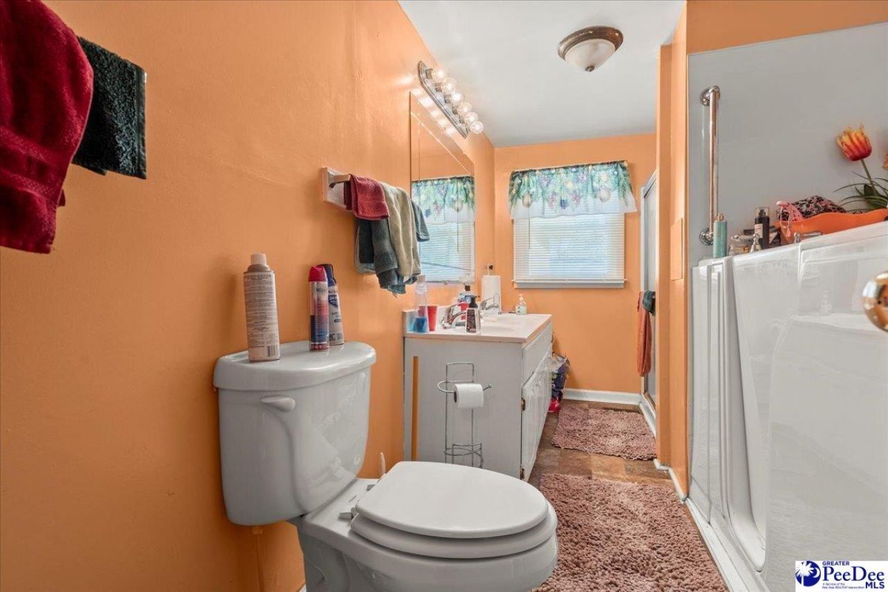 314 Hopkins St Photo 13