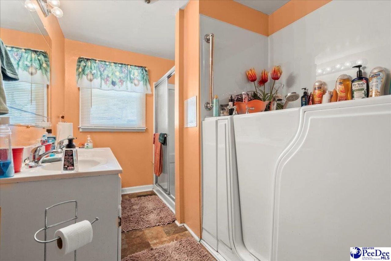 314 Hopkins St Photo 14