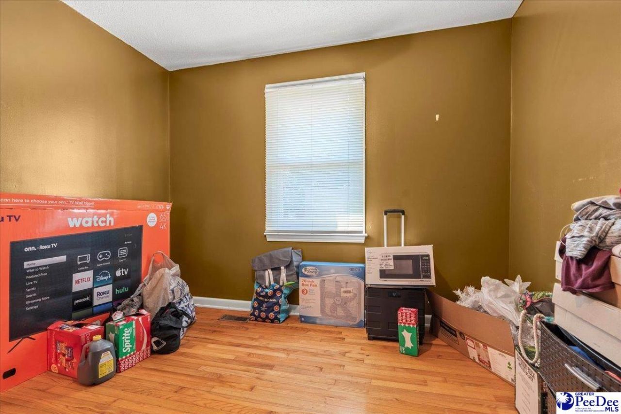 314 Hopkins St Photo 16