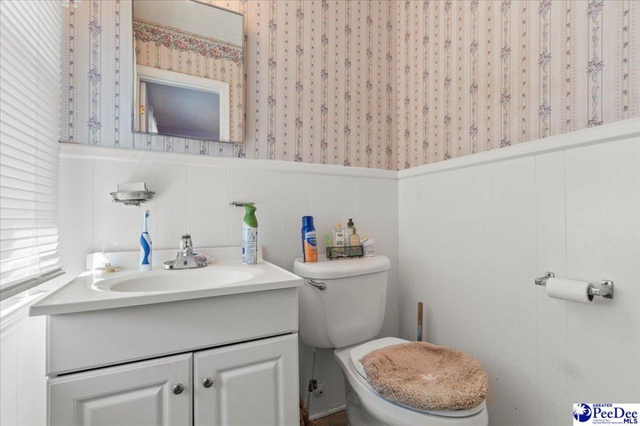 314 Hopkins St Photo 22