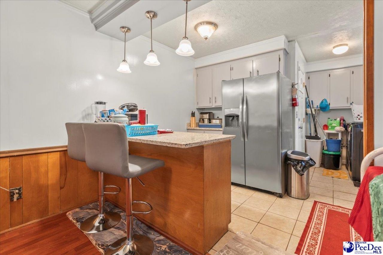 314 Hopkins St Photo 9