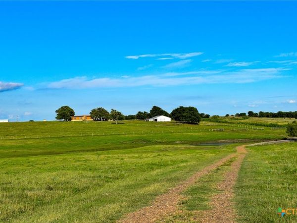 443 County Road 280, Shiner, TX 77984