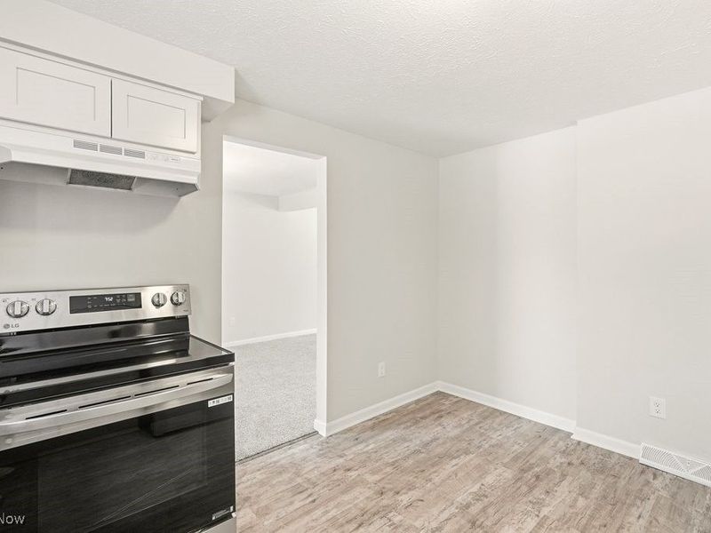 8800 Lawton Drive, Macedonia, OH 44056 Photo 11