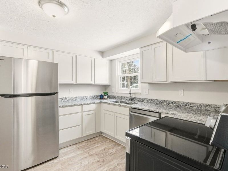 8800 Lawton Drive, Macedonia, OH 44056 Photo 7