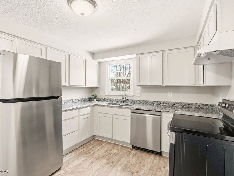 8800 Lawton Drive, Macedonia, OH 44056 Photo 8