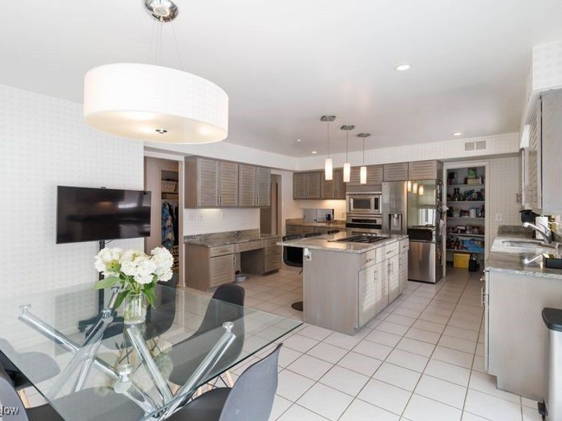 26300 Bernwood Road, Beachwood, OH 44122 Photo 12