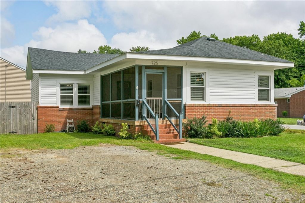 725 Old Buckroe Road, Hampton, VA 23663 Main Photo
