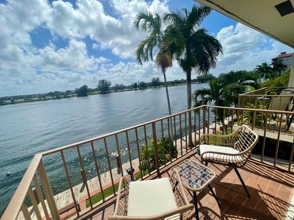 1100 Crystal Lake Drive, Unit 207, Deerfield Beach, FL 33064