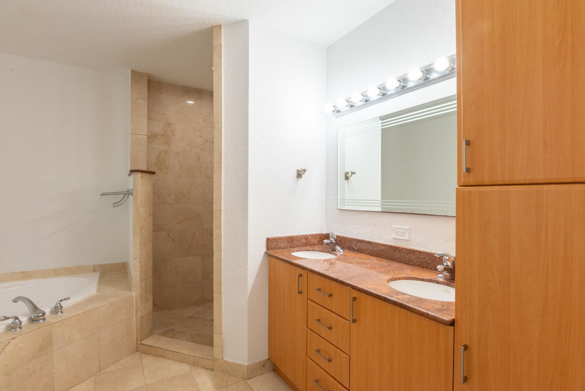 1650 Presidential Way, Unit 306, West Palm Beach, FL 33401 Photo