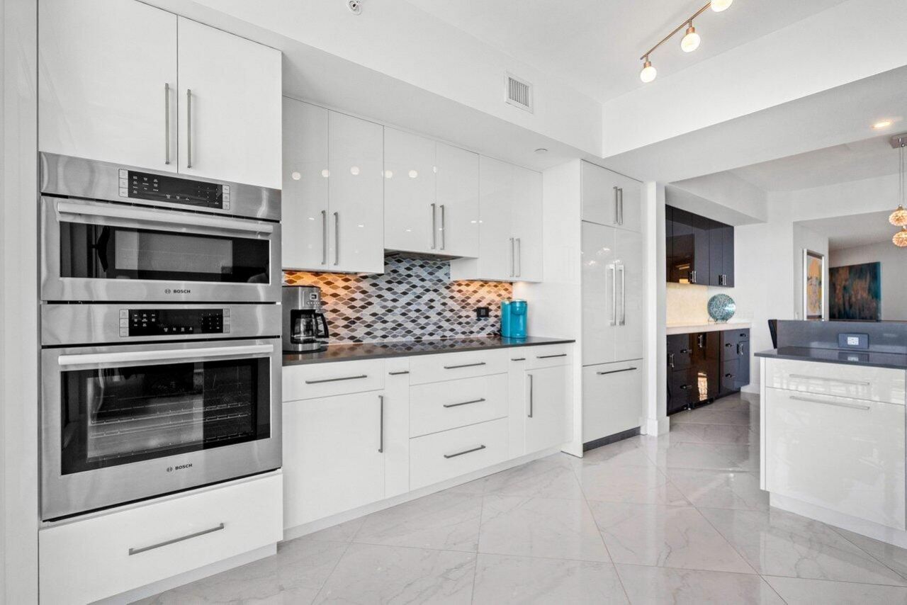 2640 Lake Shore Drive, Unit 2307, Riviera Beach, FL 33404 Photo