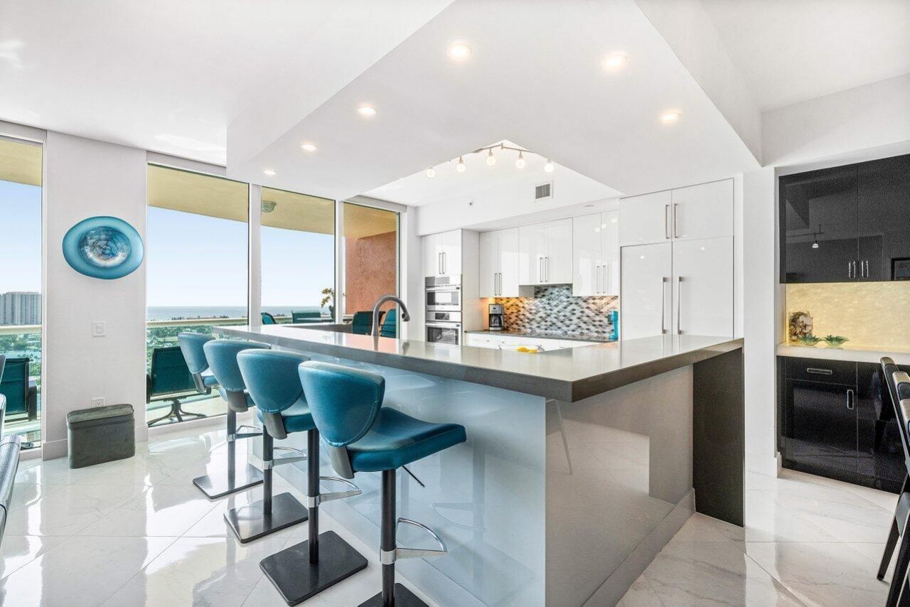 2640 Lake Shore Drive, Unit 2307, Riviera Beach, FL 33404 Photo