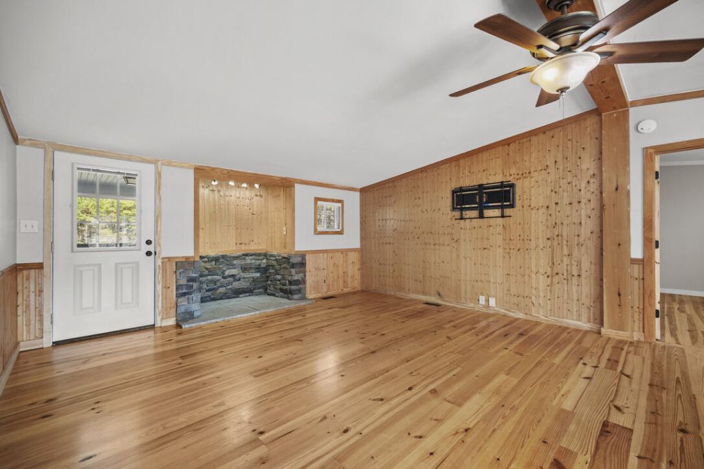 2332 Cooper Store Road Photo 6