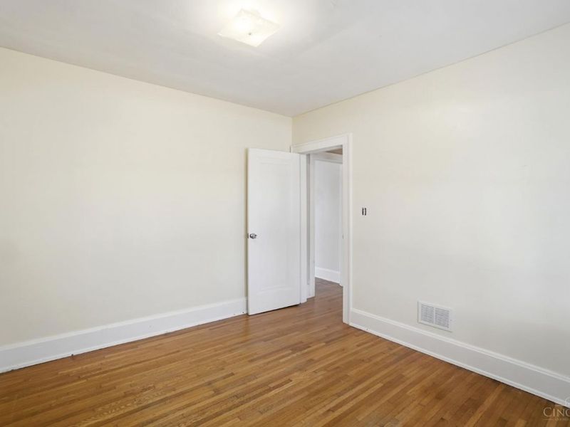 564 Cloverdale Avenue, Springdale, OH 45246 Photo 11