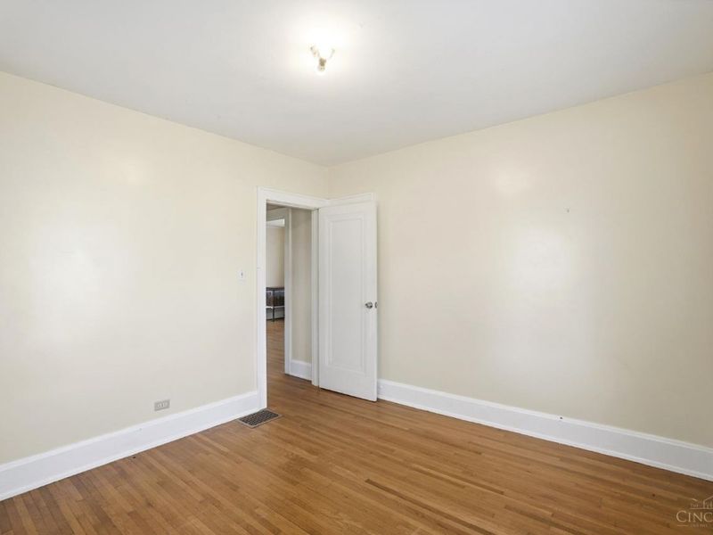 564 Cloverdale Avenue, Springdale, OH 45246 Photo 12