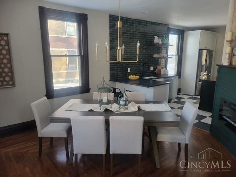 325 E Sharon Road, Glendale, OH 45246 Photo 5