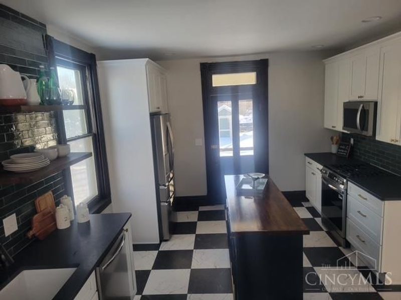 325 E Sharon Road, Glendale, OH 45246 Photo 7