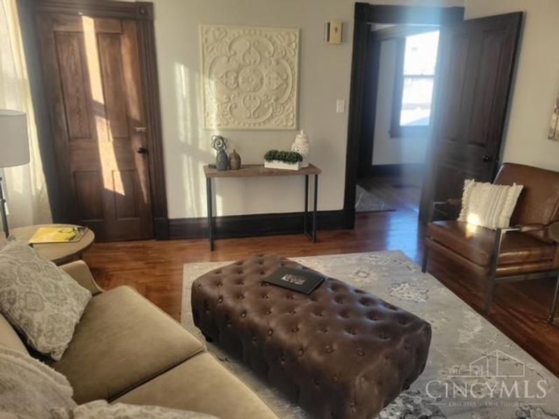 325 E Sharon Road, Glendale, OH 45246 Photo 8