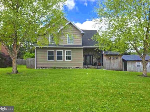 201 E KING STREET, EAST BERLIN, PA 17316