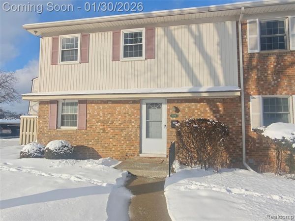 979 Kirts Boulevard, Troy, MI 48084