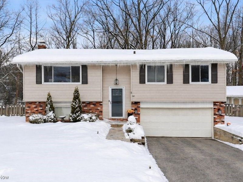 307 Washington Drive, Northfield, OH 44067 Photo 1