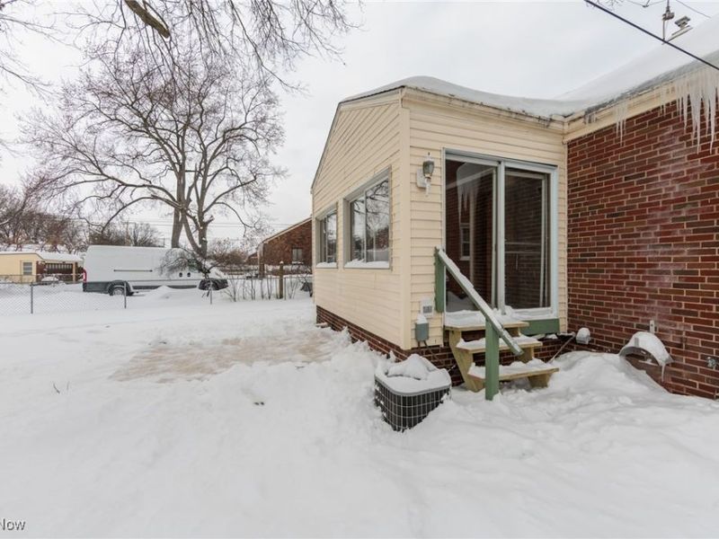 17001 Laverne Avenue, Cleveland, OH 44135 Photo 37