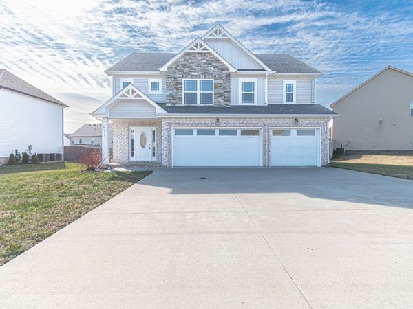 233 Cotoneaster Ln, Clarksville, TN 37043
