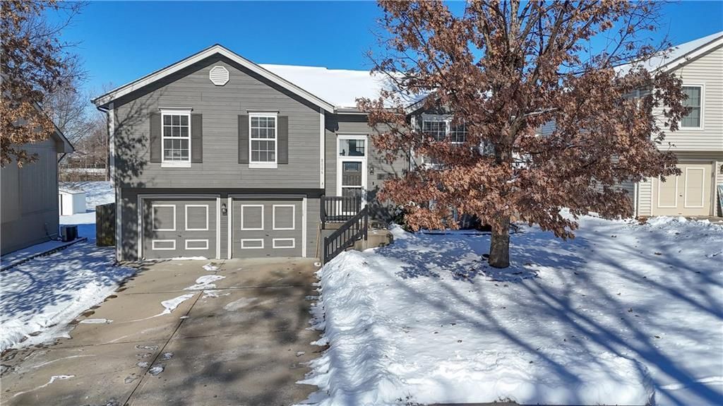 8006 S Church Road, Pleasant Valley, MO 64068 Main Photo