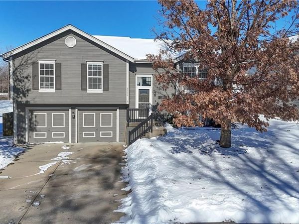 8006 S Church Road, Pleasant Valley, MO 64068