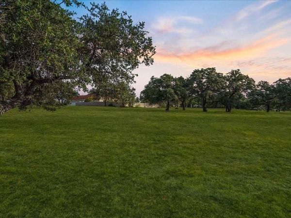 2504 Countryside CIR, Spicewood, TX 78669