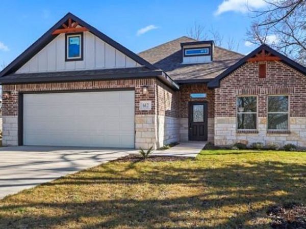 612 N US Highway 69 , Celeste, TX 75423