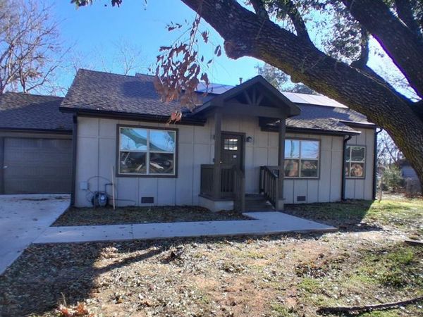 814 Chestnut Street, Bonham, TX 75418